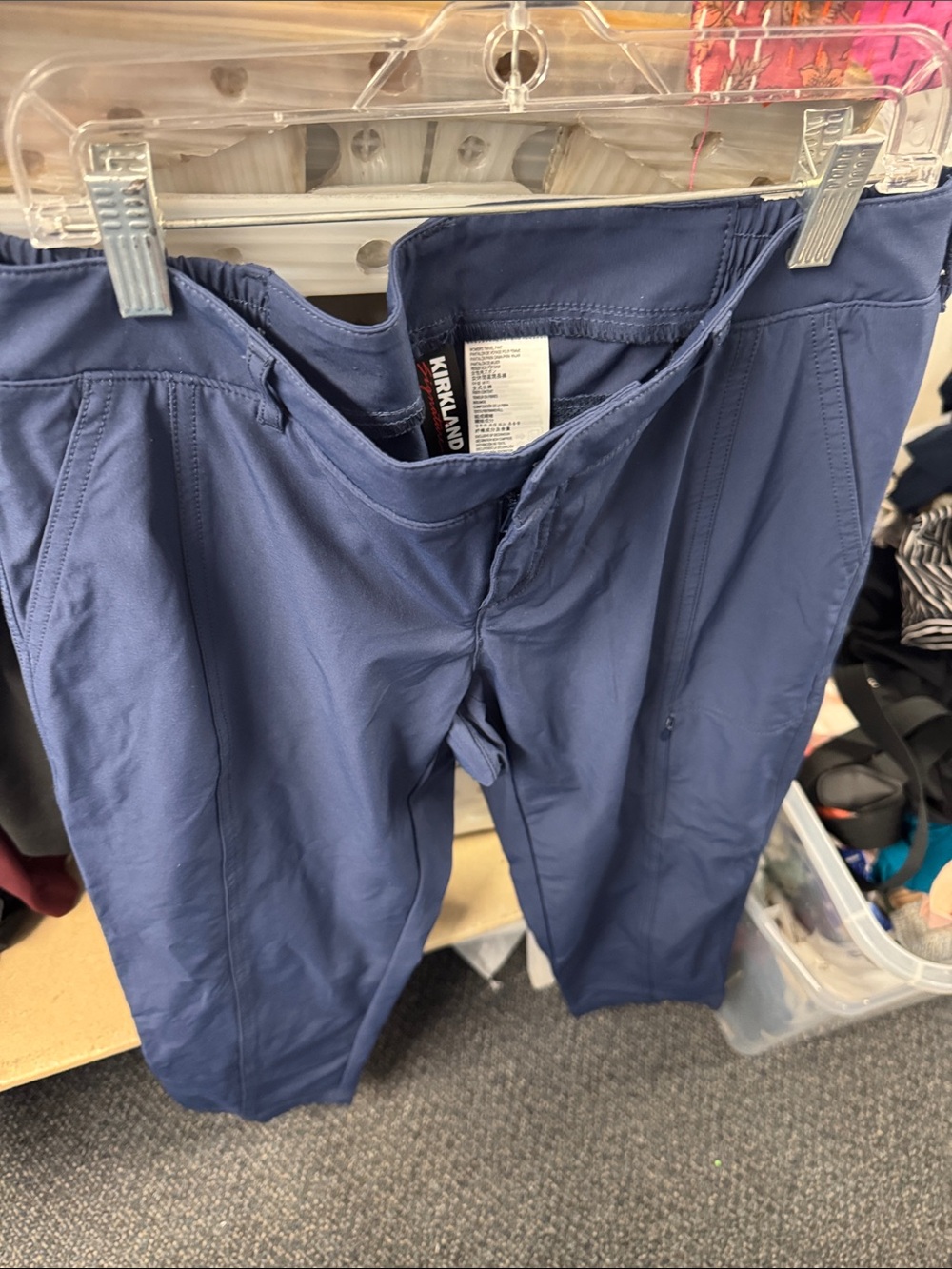 Kirkland travel pant size 6 // 071126
